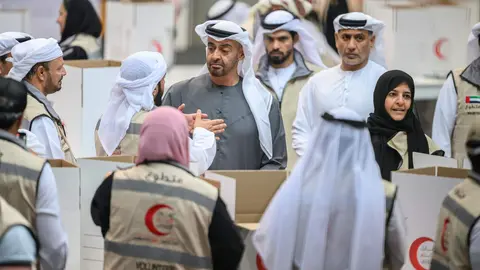 El presidente de EAU supervisa la ayuda para afectados por el terremoto de Turquía y Siria. (Twitter)