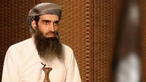 Hamad bin Hamoud Al-Tamimi, también conocido como Abdel Aziz Al-Adnani, encabezó el consejo de liderazgo de AQAP y actuó como el 'juez' del grupo militante. (Twitter)