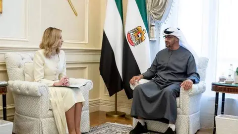 El presidente de EAU junto a la primera dama de Ucrania. (Corte Presidencial)