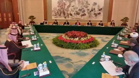 Una imagen de la reunión entre Arabia Saudita e Irán. (Fuente externa)