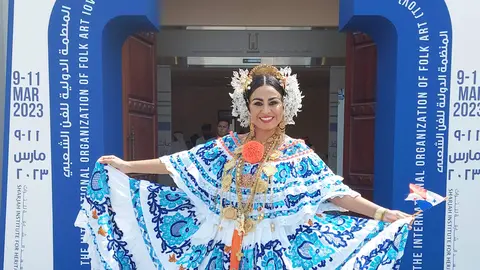 La panameña Lisbeth Batista, en la Asamblea General de la Organización Internacional para el Arte Popular celebrada en Sharjah. (Cedida)