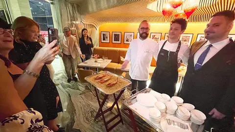 Arroz con carabineros, del restaurante de José Pizarro en Abu Dhabi. (EL CORREO)