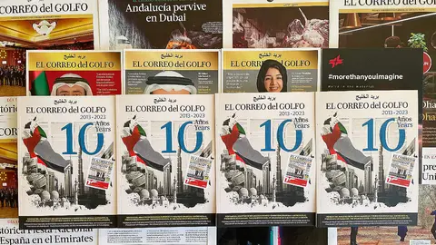 Ejemplares del especial impreso X Aniversario de EL CORREO DEL GOLFO junto a otras publicaciones lanzadas en la última década por el periódico. (EL CORREO)
