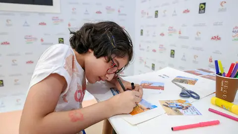 Una niña en el Festival de Lectura Infantil de Sharjah. (SCRF)