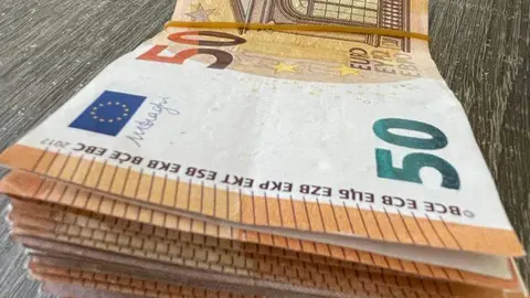 Una imagen de billetes de 50 euros. (EL CORREO)