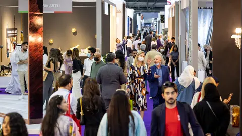 Profesionales de la industria hotelera en Dubai. (WAM)