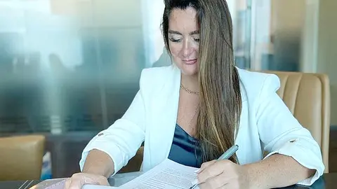 La abogada María Lorenza Cremaschi se ha erigido en un claro referente legal para la comunidad hispanoparlante residente en Emiratos Árabes. (EL CORREO)