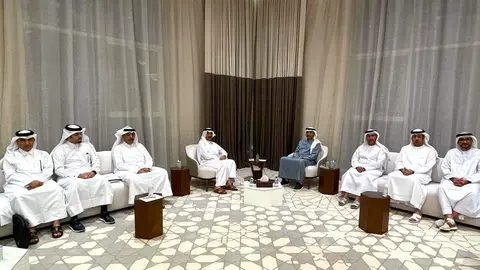 Las delegaciones de Emiratos y Qatar en Abu Dhabi. (WAM)