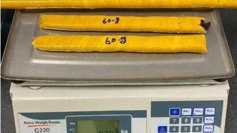 Peso de heroína confiscada en Dubai. (WAM)