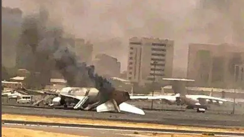 Una imagen de Twitter del aeropuerto de Jartum.