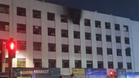 El edificio en Dubai donde se produjo el incendio. (Twitter)