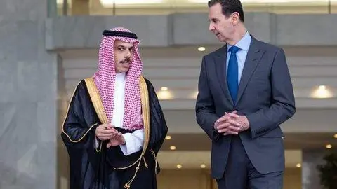 El ministro saudí junto al presidente sirio en Damasco. (Arab News)