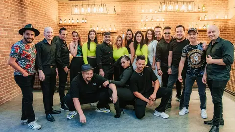 Banda y equipo, en Culture Club Dubai. (Cedida)
