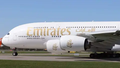 Captura de pantalla del Airbus 380 de Emirates en el aeropuerto de Manchester. (Topfelya)