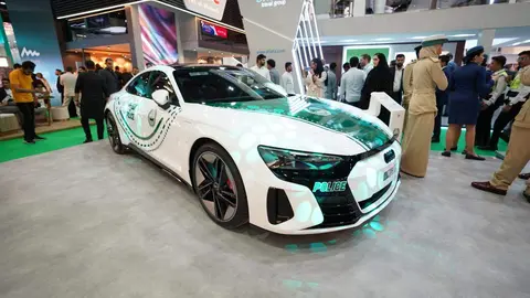 Un vehículo último modelo de la Policía de Dubai. (Twitter)