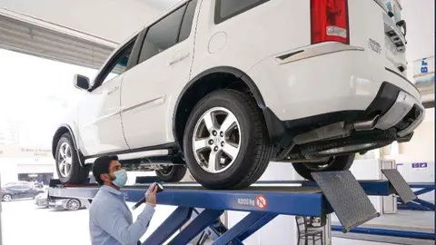 Una imagen de una inspección de vehículo. (Dubai Media Office)