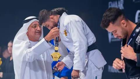 Primer lugar en la categoría profesional para el equipo emiratí, consolidándose como uno de los mejores clubes de jiu-jitsu del mundo.