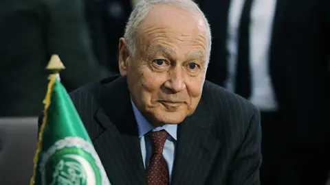 Ahmed Aboul Gheit, señaló que un ecosistema legal propicio y una buena gobernanza son necesarios para proteger el capital invertido, ayudar a lograr los objetivos previstos y acelerar las inversiones.