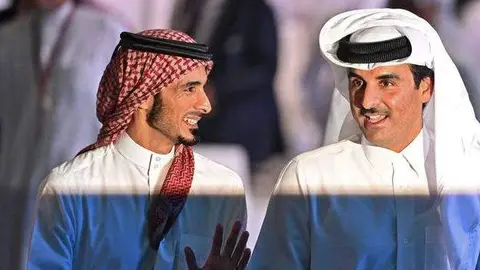 El jeque Jassim bin Hamad Al Thani, a la izquierda, fotografiado durante el sorteo de la Copa del Mundo 2022 en Qatar. (Fuente externa)