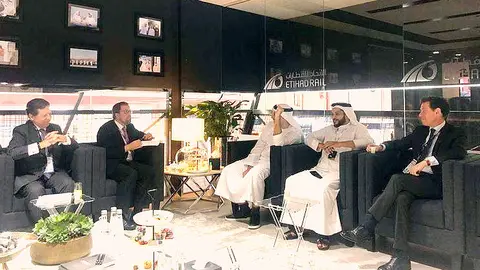 Un momento del encuentro entre los representantes de Etihad Rail y de España. (Twitter)