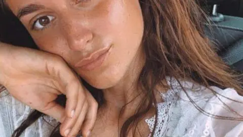 Una imagen de la azafata italiana ⁮Ilaria De la Rosa. (Twitter)