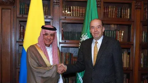 Los ministros de Exteriores de Arabia Saudita y Colombia en Bogotá. (Twitter)