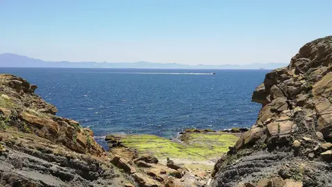 Estrecho de Gibraltar, en una imagen tomada desde España. En frente, Marruecos