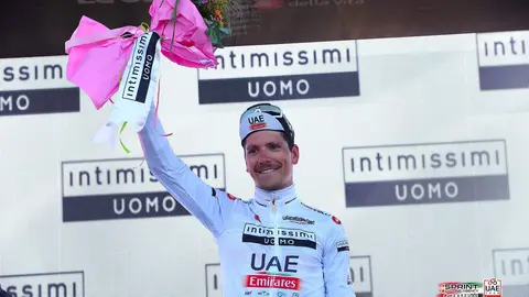 El ciclista portugués Joao Alemeida del UAE Team Emirates. (Twitter)