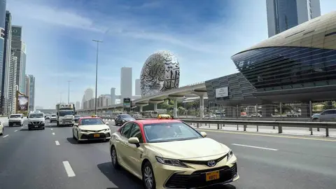 Taxis en el centro de Dubai. (WAM)