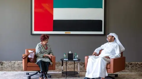 Carmen Moreno junto al ministro de Estado para Asuntos Económicos de Emiratos Árabes Unidos. (Twitter)