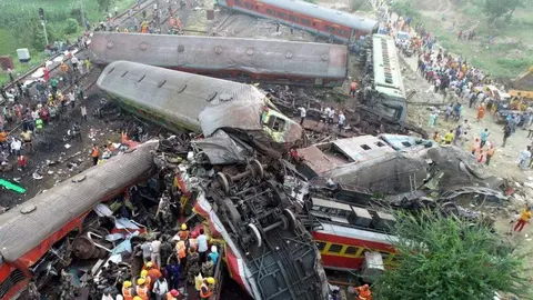 Una imagen del accidente de trenes en la India. (Fuente externa)