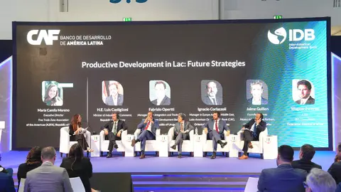 El panel 'Desarrollo Productivo en LAC_ Estrategias Futuras' del Foro de Enfoque Regional dedicado a América Latina y el Caribe contó con destacados expertos, entre ellos Luis Castiglioni, ministro de Industria y 