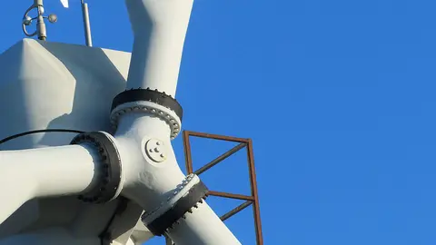 Detalle de un generador de energía eólica. (pxhere.com)