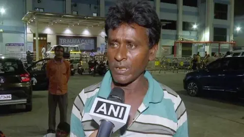 Helaram Mallik explica a la agencia ANI lo ocurrido a su hijo. (ANI)