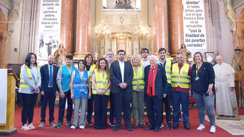 Organizadores y colaboradores en la celebración del Día Mundial de la Inocuidad de los Alimentos llevada a cabo por la Embajada de Emiratos Árabes en España en la iglesia de San Antón de Madrid en colaboración con Mensajeros por la Paz. (Cedida)