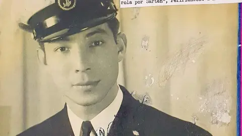 El joven José Kaoru Doku Bermejo, con el uniforme militan colombiano. (Cedida)