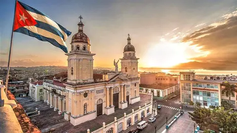 Espectacular crepúsculo en Santiago de Cuba. (Prensa Latina)