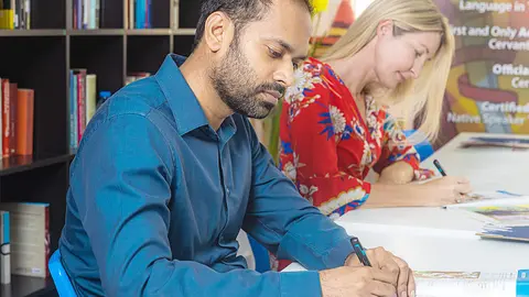 Desarrollo de una clase de español en UCAM Dubai. (Cedida)