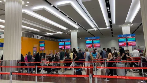 La Terminal 3 del Aeropuerto Internacional de Dubai durante unas vacaciones. (EL CORREO)