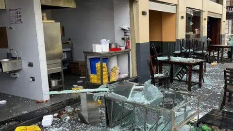 El restaurante tras el incidente. (Twitter)