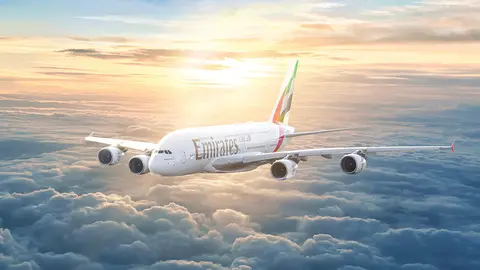 Un A380 de la aerolínea de Dubai en el cielo. (Emirates)