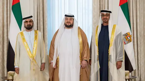 El ministro de Inversiones junto al presidente de EAU (a la derecha) y al vicepresidente del país. (WAM)