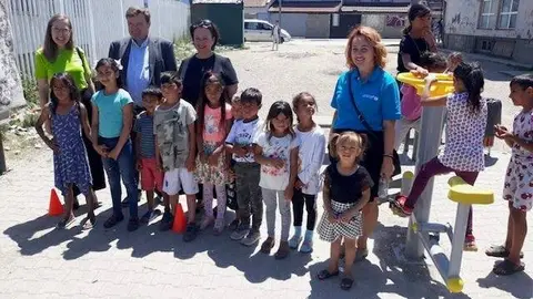 Niños en Kosovo. (Twitter)