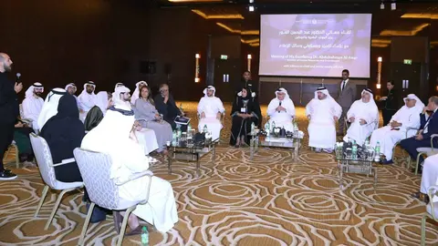 Un momento del encuentro del ministro de Economía de EAU con los medios en Dubai. (Cedida)