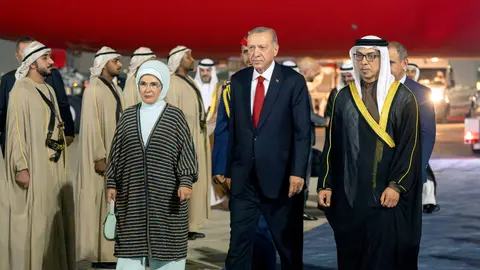 El presidente de Turquía llega al aeropuerto de Abu Dhabi. (WAM)