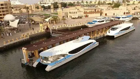 Los barcos que realizan el viaje entre los emiratos de Dubai y Sharjah. (RTA)