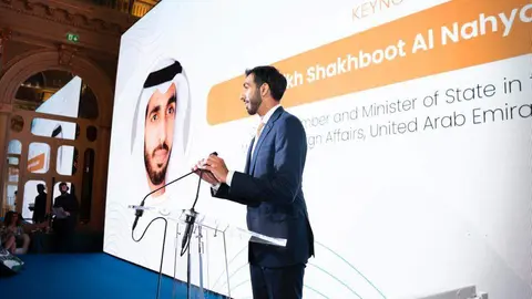 El ministro de Estado Shakhboot bin Nahyan Al Nahyan durante la conferencia en Roma. (WAM)