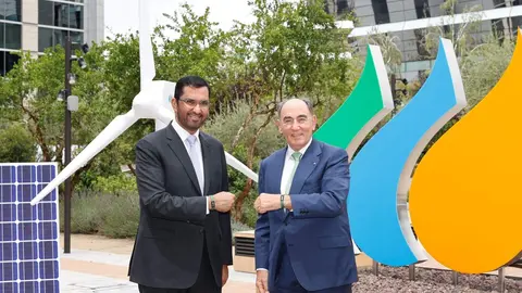 A la izquierda, el presidente emiratí de la COP28 junto a José Ignacio Sánchez, presidente de Iberdrola. (WAM)