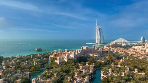 Una imagen de la costa de Dubai con el hotel Burj Al Arab al fondo. (WAM)