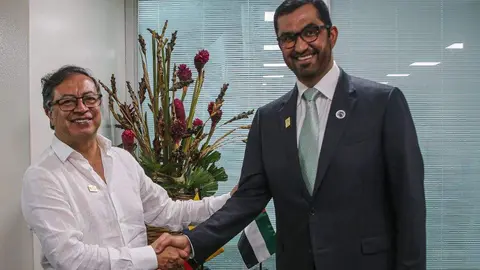 El presidente Petro y el ministro emiratí Al Jaber. (Twitter)